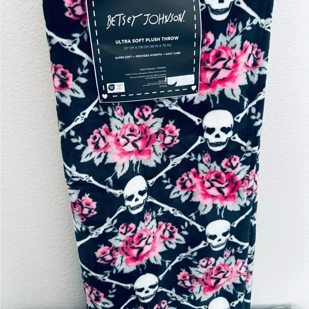 Betsey Johnson nwt betsey